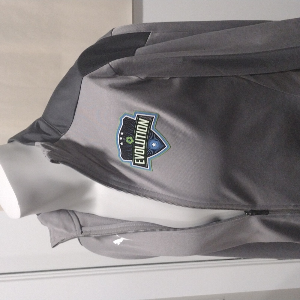 Puma mens two tone grey zip lightweight jacket. Medium. mint condition
